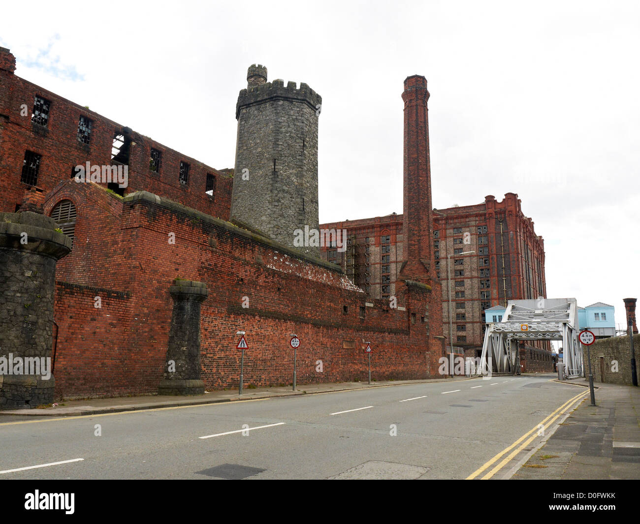 Klappbrücke mit Tabak Lager- und Stanley Dock am Dock Road in Liverpool UK Stockfoto