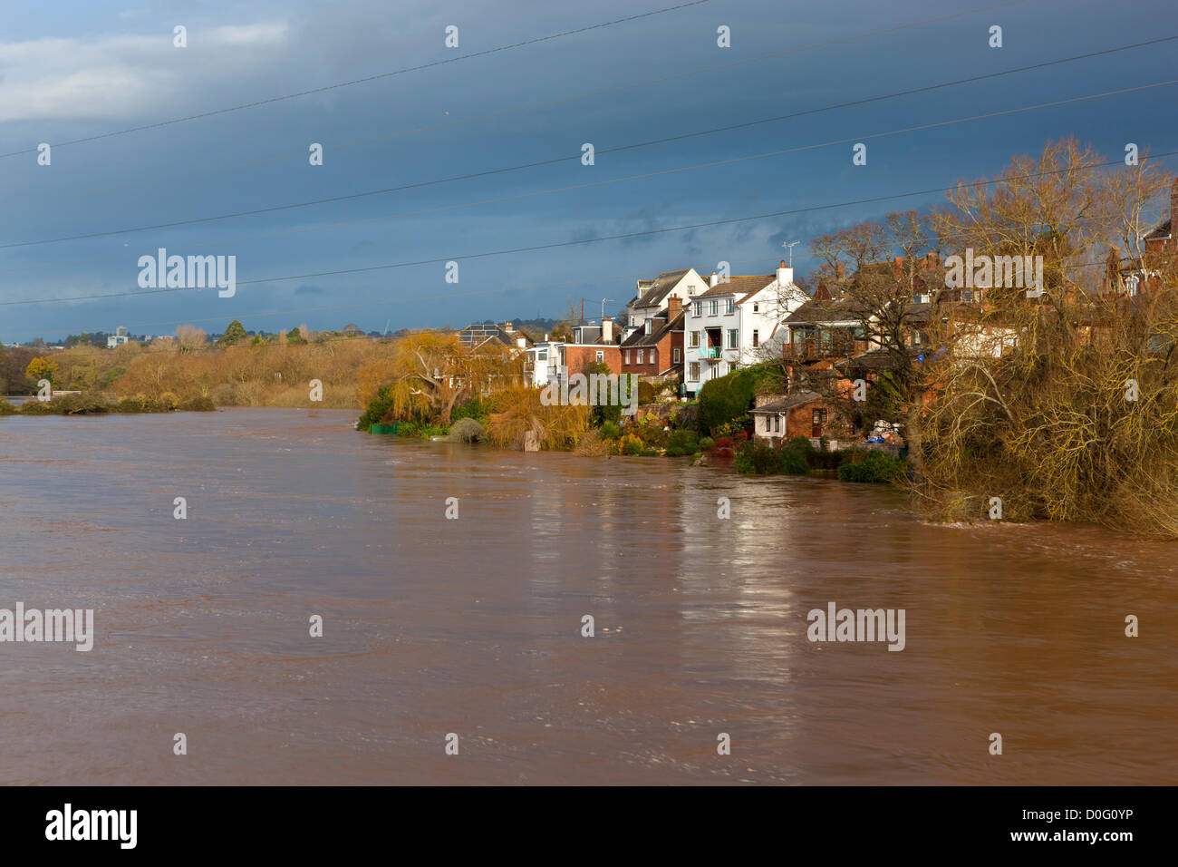 Exeter, UK. 25. November 2012. Häuser am Ufer des Überlaufs Fluss Exe nach Starkregen in Devon letzte Nacht. Stockfoto