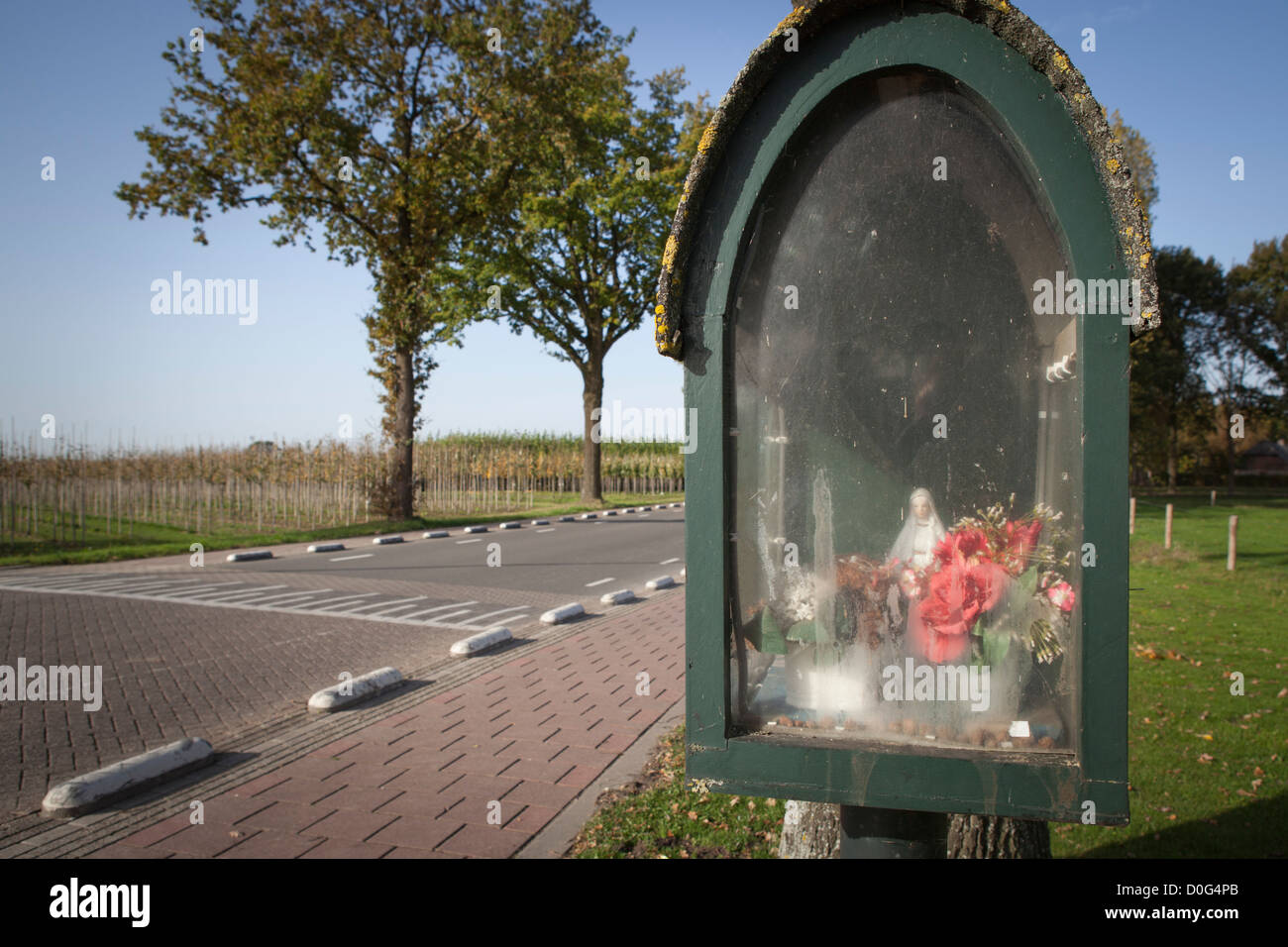 Schrein mit heiliger Maria an der Ortsstraße in Udenhout Noord Brabant, Niederlande Stockfoto