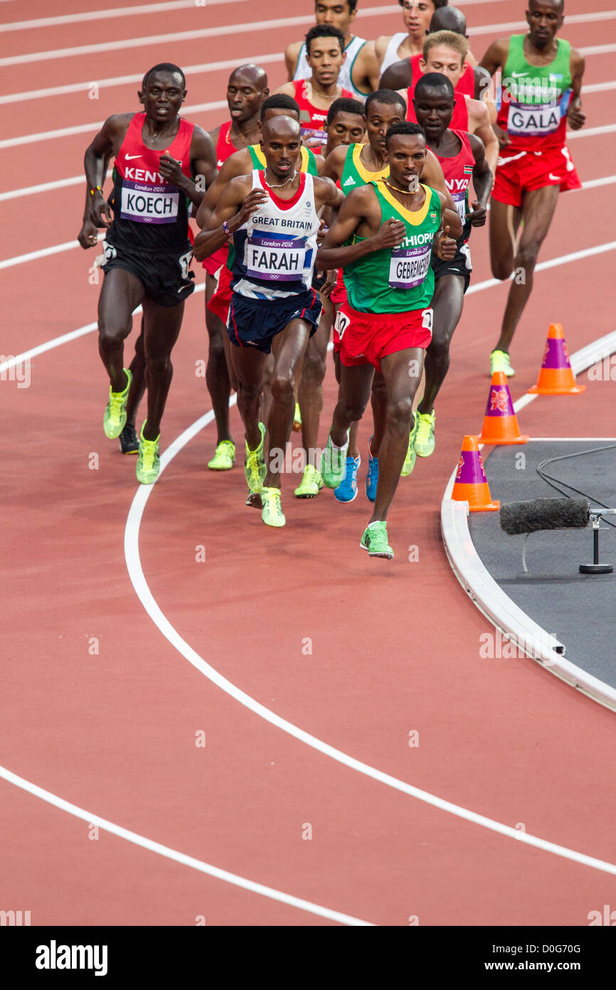 Mohamed Farah (GBR) im Wettbewerb der Männer 5000m Finale bei den Olympischen Sommerspielen 2012 in London Stockfoto