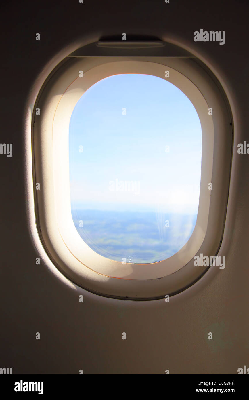 Blick durch ein Flugzeugfenster Stockfoto