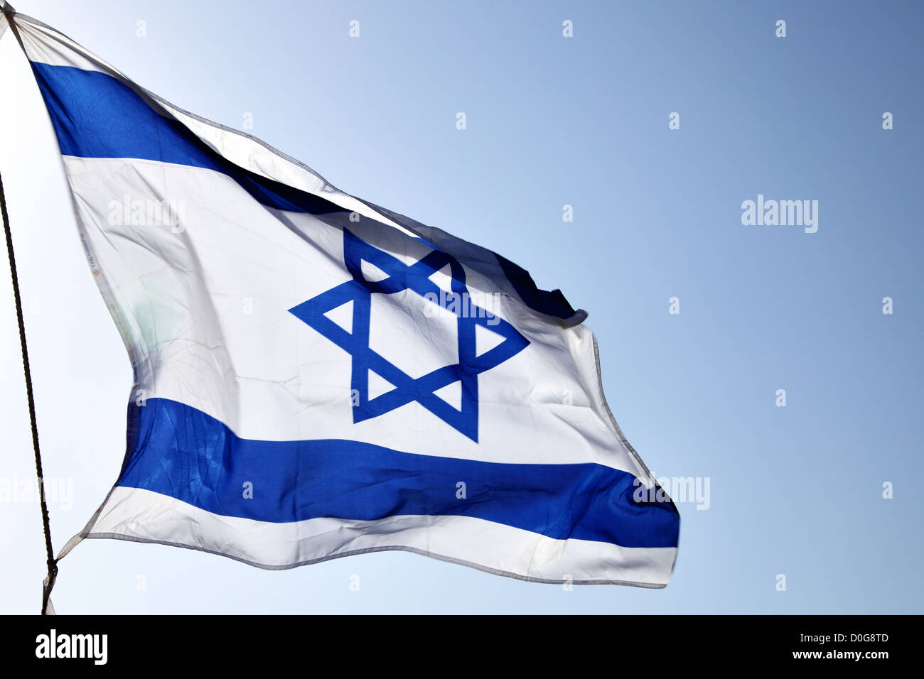 Flagge von Israel auf der Wind-Nahaufnahme Stockfoto