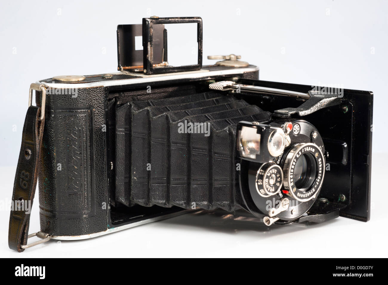 Eine seltene und Sammler deutsche gemacht Nagel Vollenda 620 6 x 9 Kamera mit einem Objektiv Falten Radionar Schnieder - Kreuznach gekennzeichnet. Stockfoto