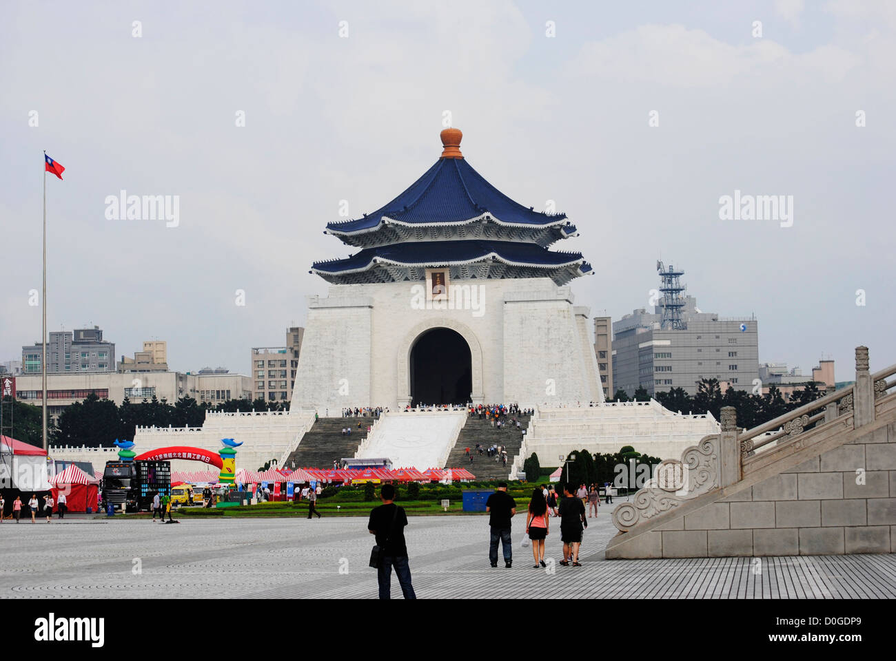 Touristen bei Chiang Kai-Shek Memorial Hall Taipei Taiwan Stockfoto