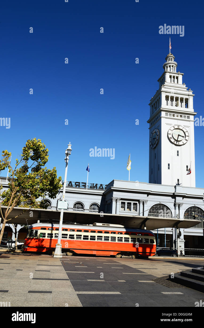 San Francisco Trolley Auto bewegt sich durch die Straße Stockfoto