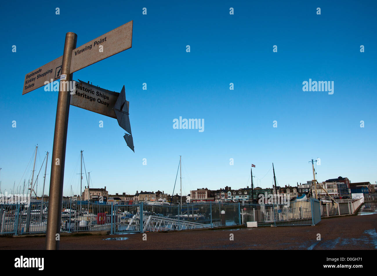 Historische Schiffe Erbe Kai beschädigt Zeichen Lowestoft Stockfoto