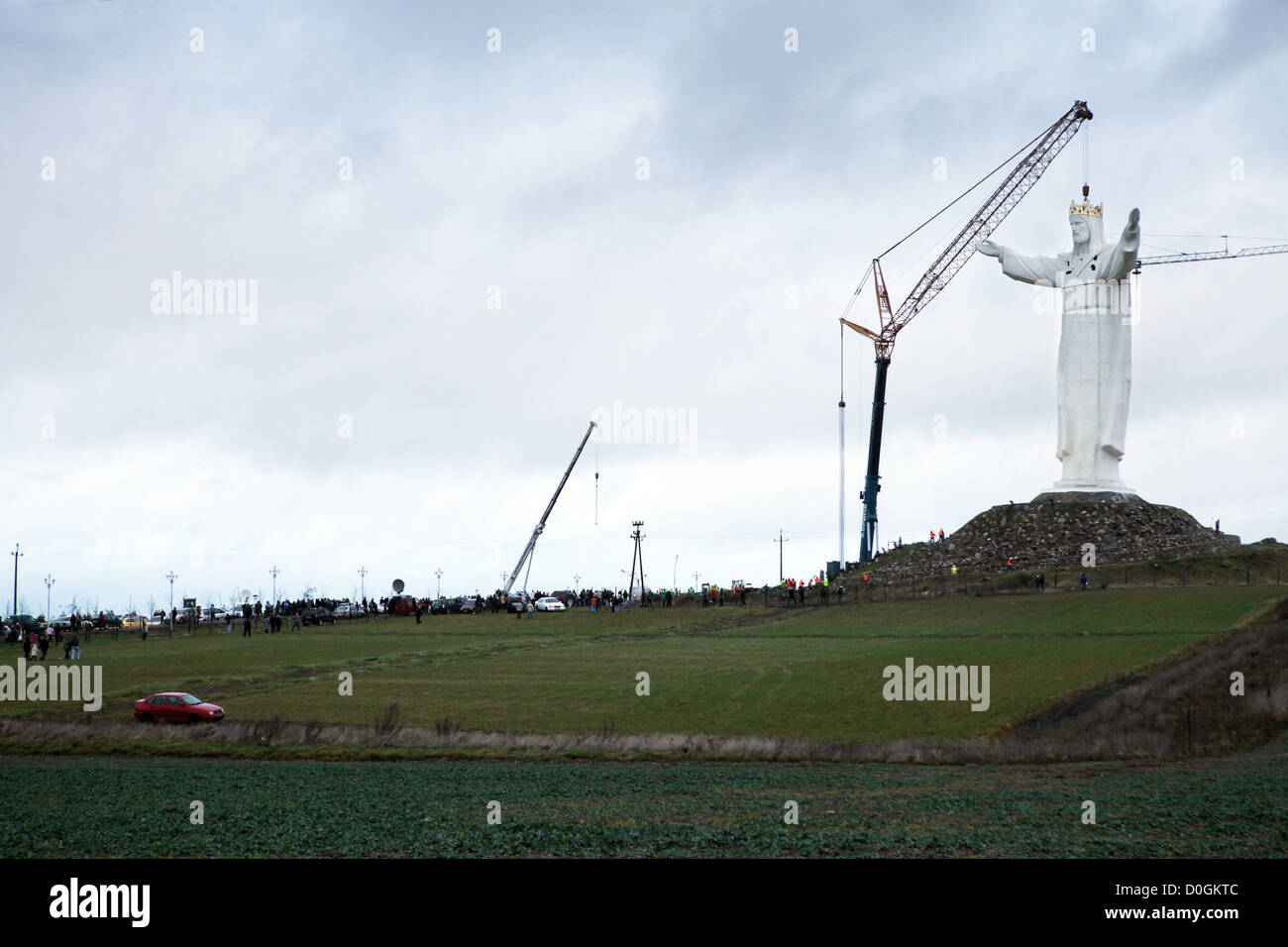 Die riesige Statue von Jesus Christus wurde in Swiebodzin, Westpolen am Samstag 6. November abgeschlossen (10). Die weiße Gestalt Stockfoto