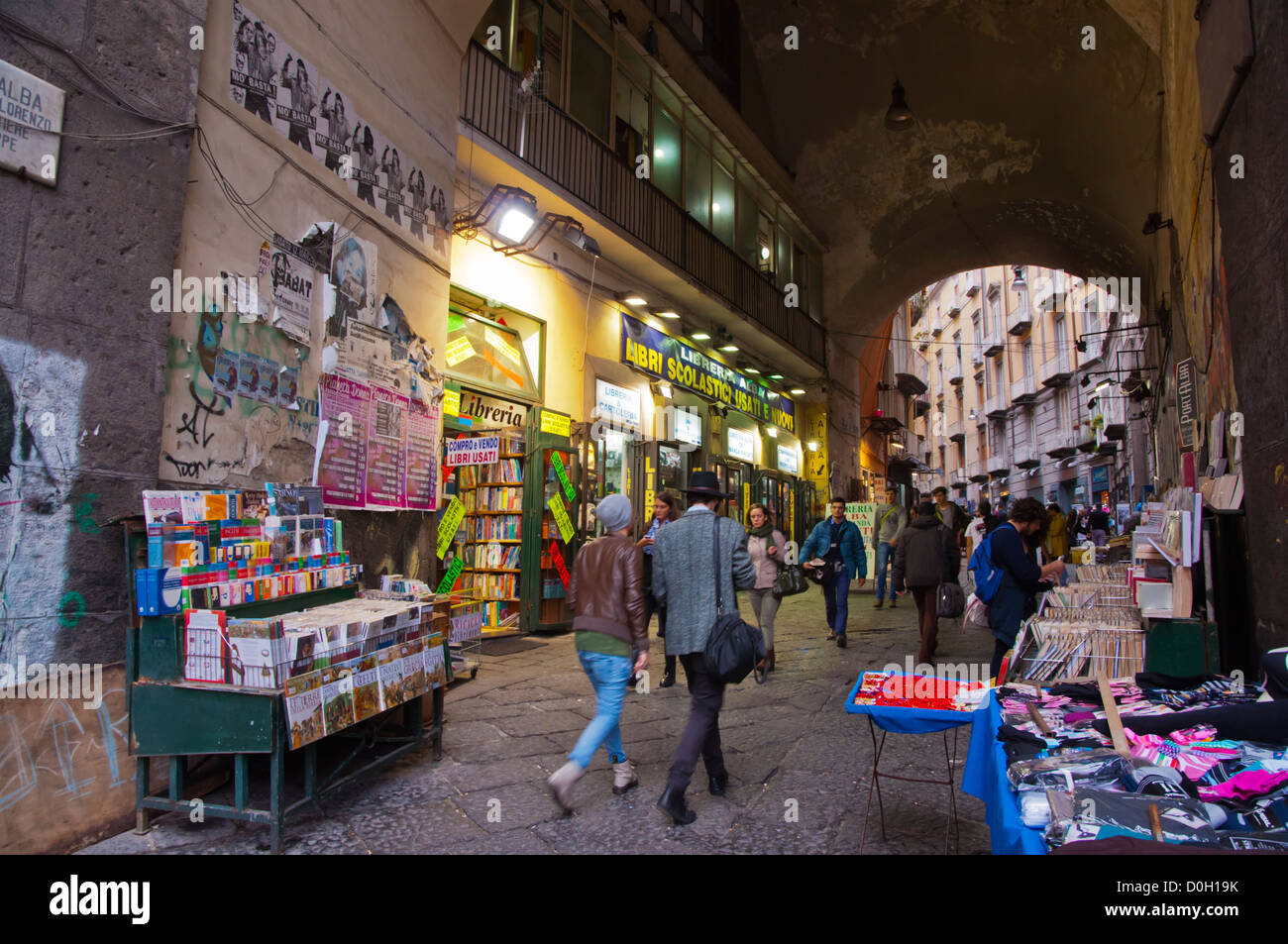 Buchhandlungen entlang Port Alba Gasse ab Piazza Dante Platz zentrale Naples Stadt La Campania Region Italien Südeuropa Stockfoto