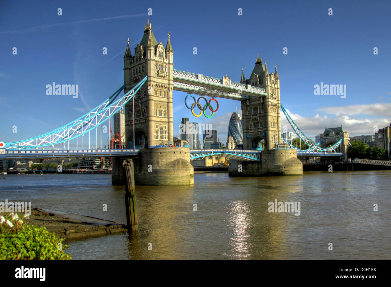 Tower Bridge-London mit Olympischen Ringen hängend Brücke 2012 Stockfoto