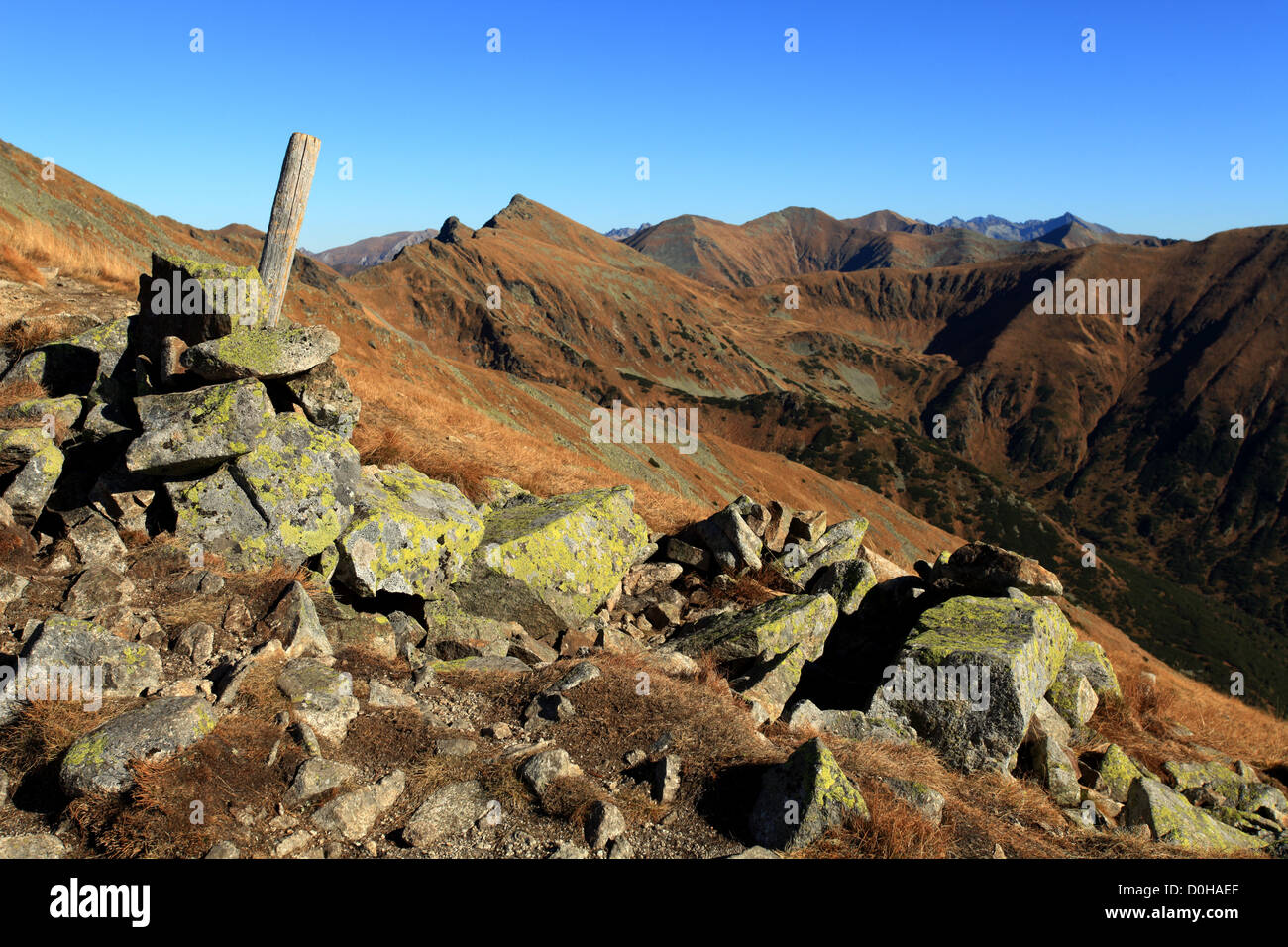 Blick auf Zapadne Tatry - Rohace vom Peak Prislop, Slowakei. Stockfoto