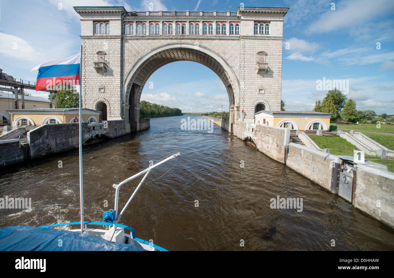 Fluss-Sperre auf dem Moskau-Kanal. Juli 2012 übernommen. Stockfoto