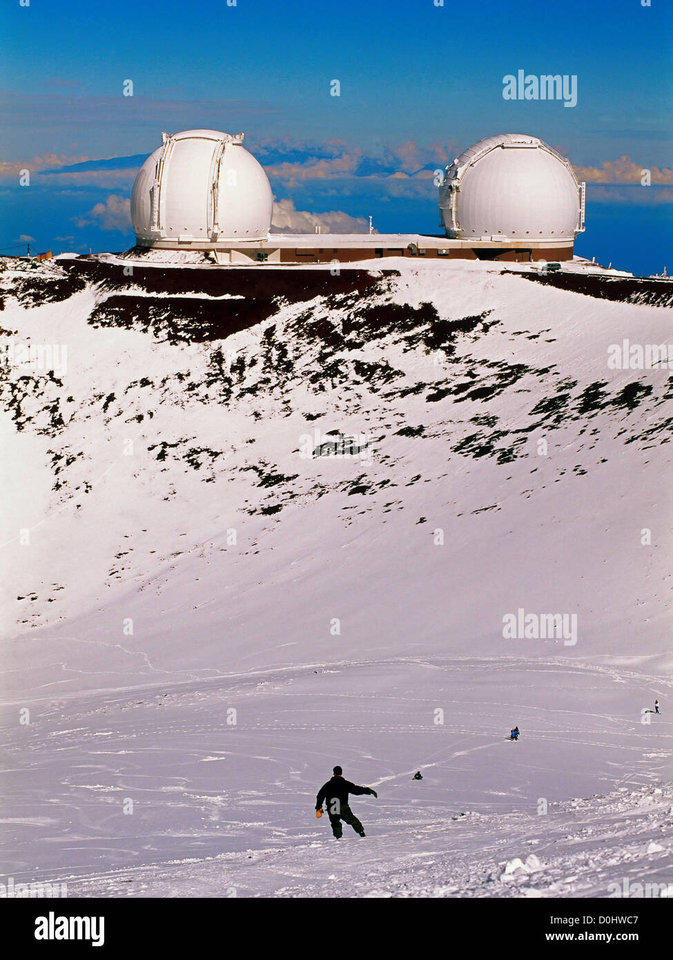 Das Keck-Observatorium auf tief verschneiten Mauna Kea, Hawaii Stockfoto