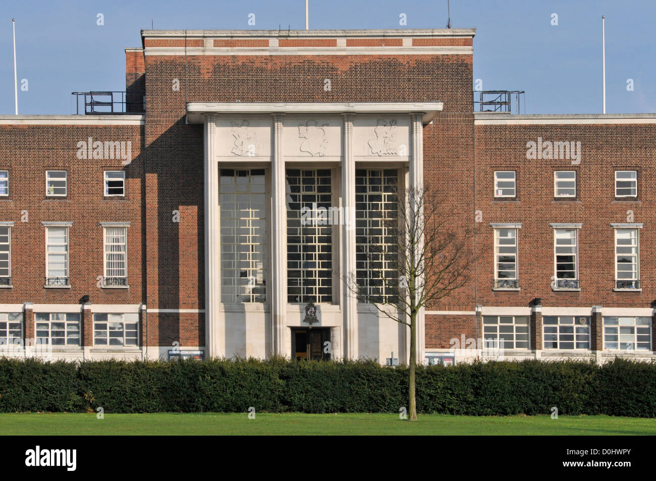 Das Art-Deco-Gebäude aus den 1930er Jahren war das ehemalige Rathaus des Dagenham Borough Council, das heute vom London Borough of Barking & Dagenham East London UK genutzt wird Stockfoto