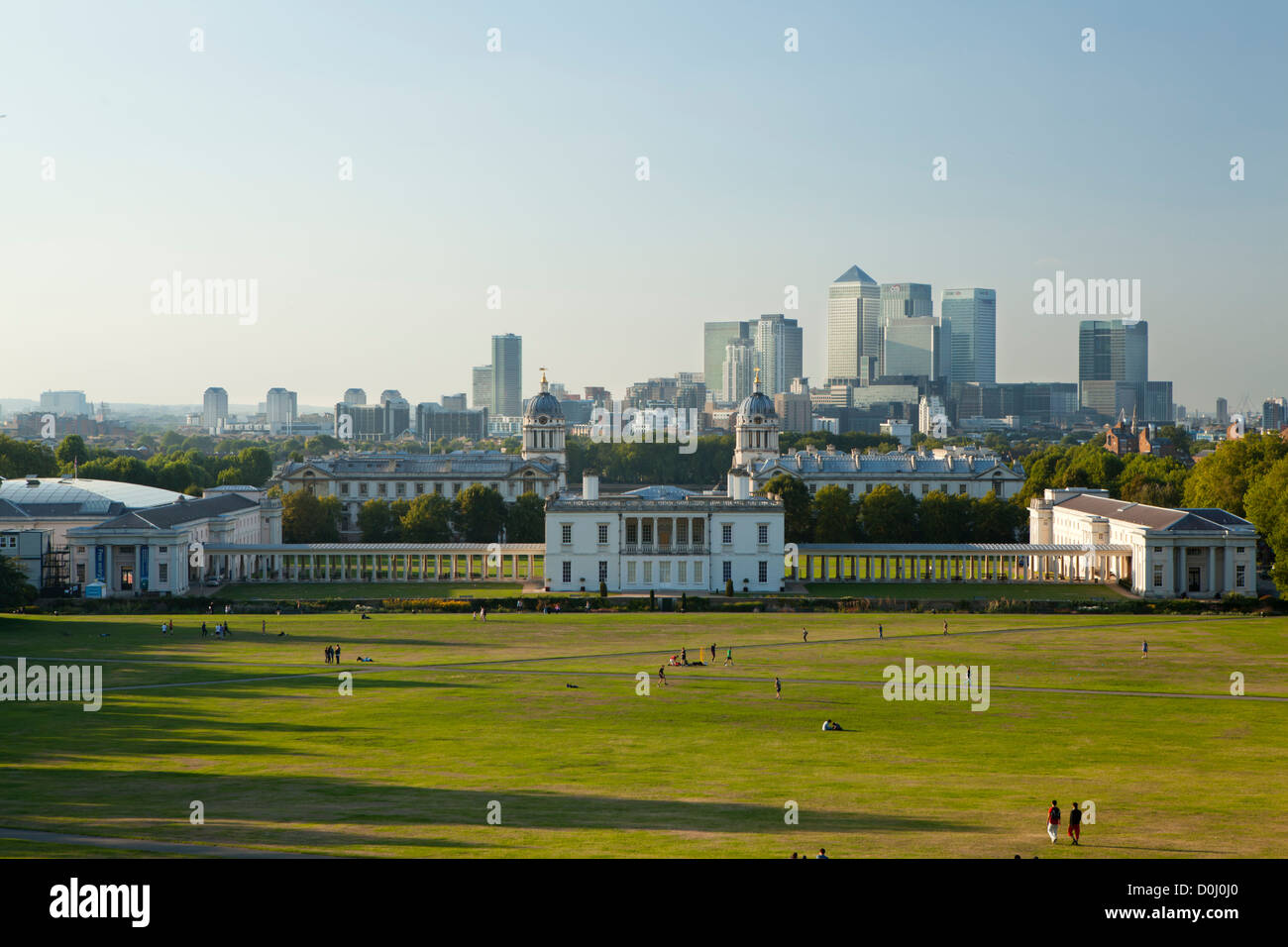 Ein Blick auf Canary Wharf vom Greenwich Park und die Royal Observatory. Stockfoto