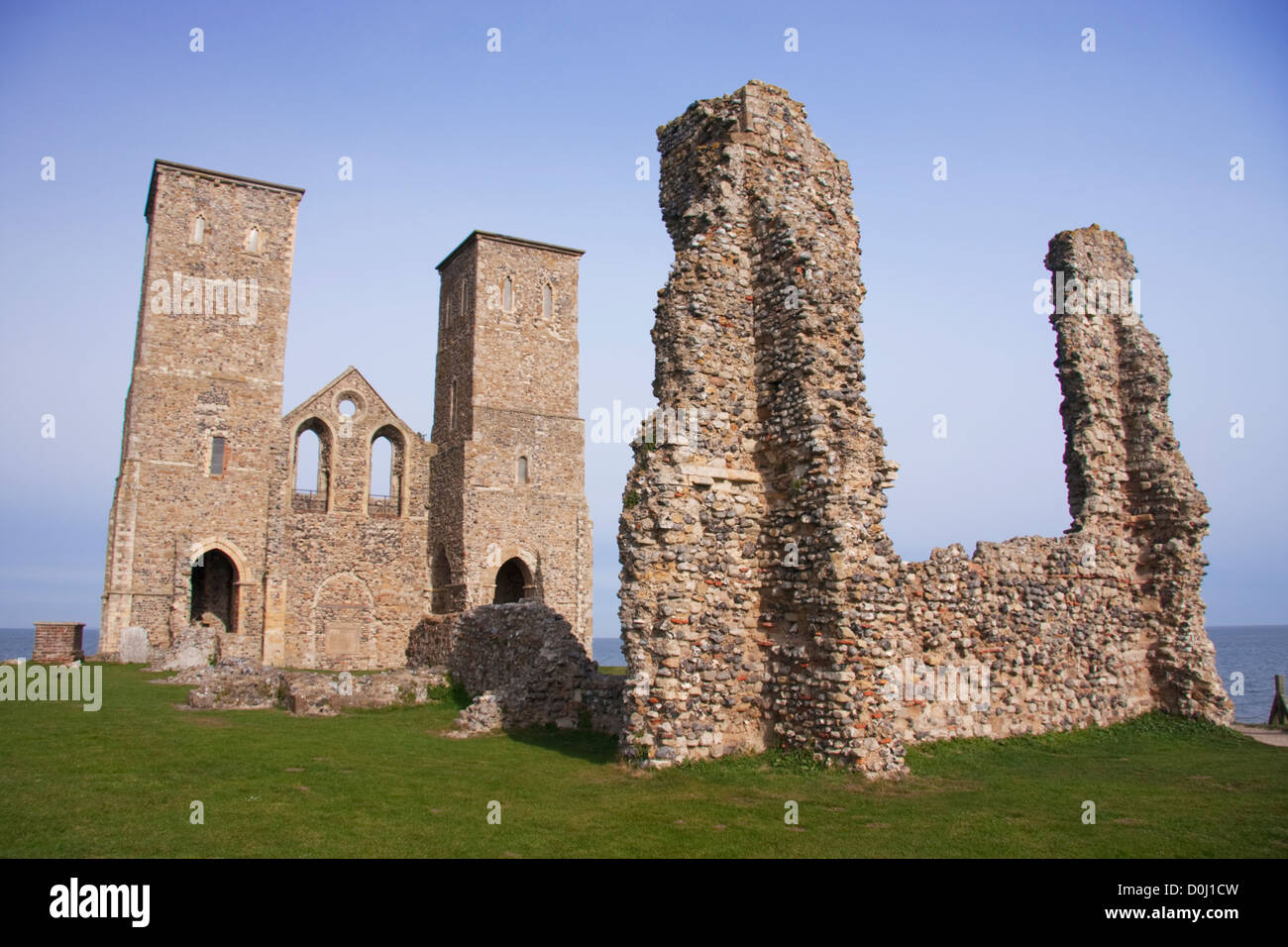 Die Reculver Türme auf der nördlichen Küste von Kent. Stockfoto