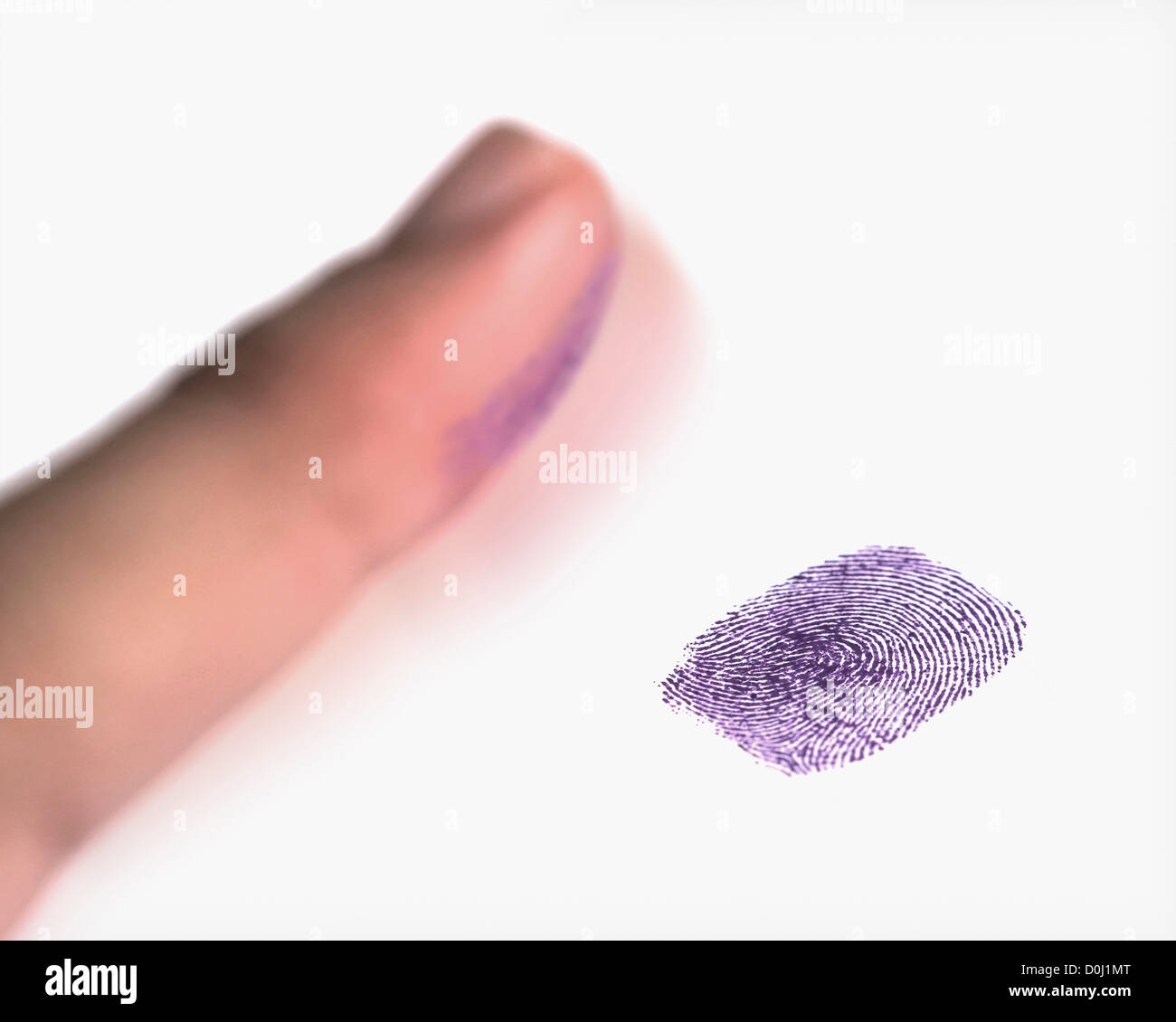 Finger lassen einen eingefärbten Fingerabdruck Stockfoto