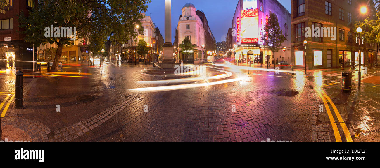Ein Panoramablick über sieben wählt Kreuzung mit Lichtspuren in der Nähe von Cambridge Theatre. Stockfoto
