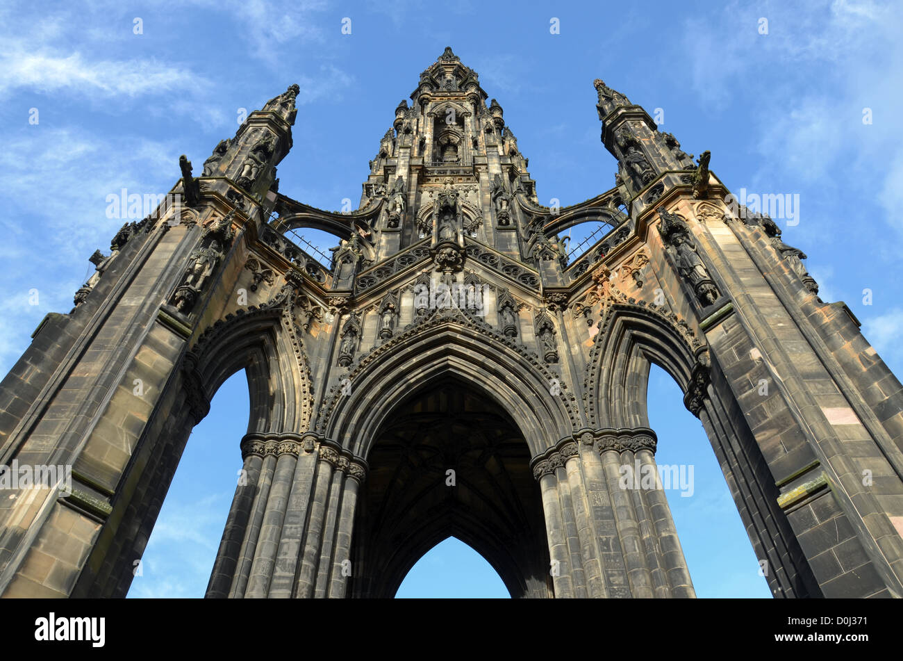 Das Scott Monument ist ein viktorianisches gotisches Denkmal für den schottischen Autor Sir Walter Scott in Princes Street Gardens, Edinburgh, Schottland, Großbritannien. Stockfoto