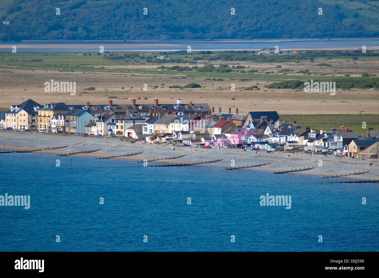 Ein Blick in Richtung Borth aus den Hügeln oberhalb der Stadt. Stockfoto