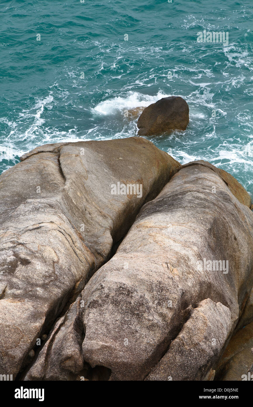 Felsen im Meer auf Lamai Beach auf Ko Samui, Thailand Stockfotografie Alamy
