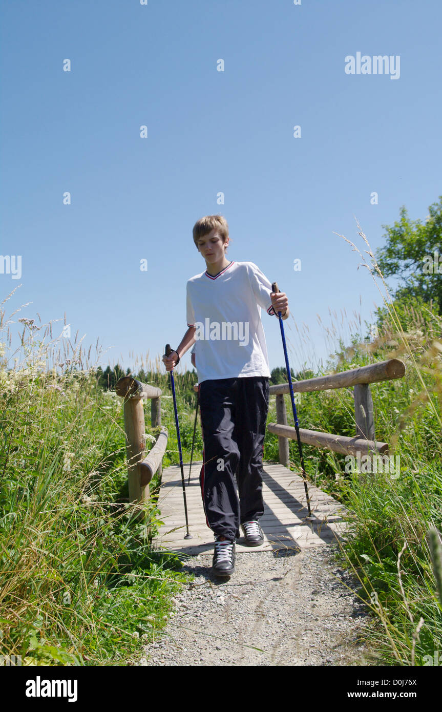 Nordic-walking-jung und alt zusammen Stockfoto