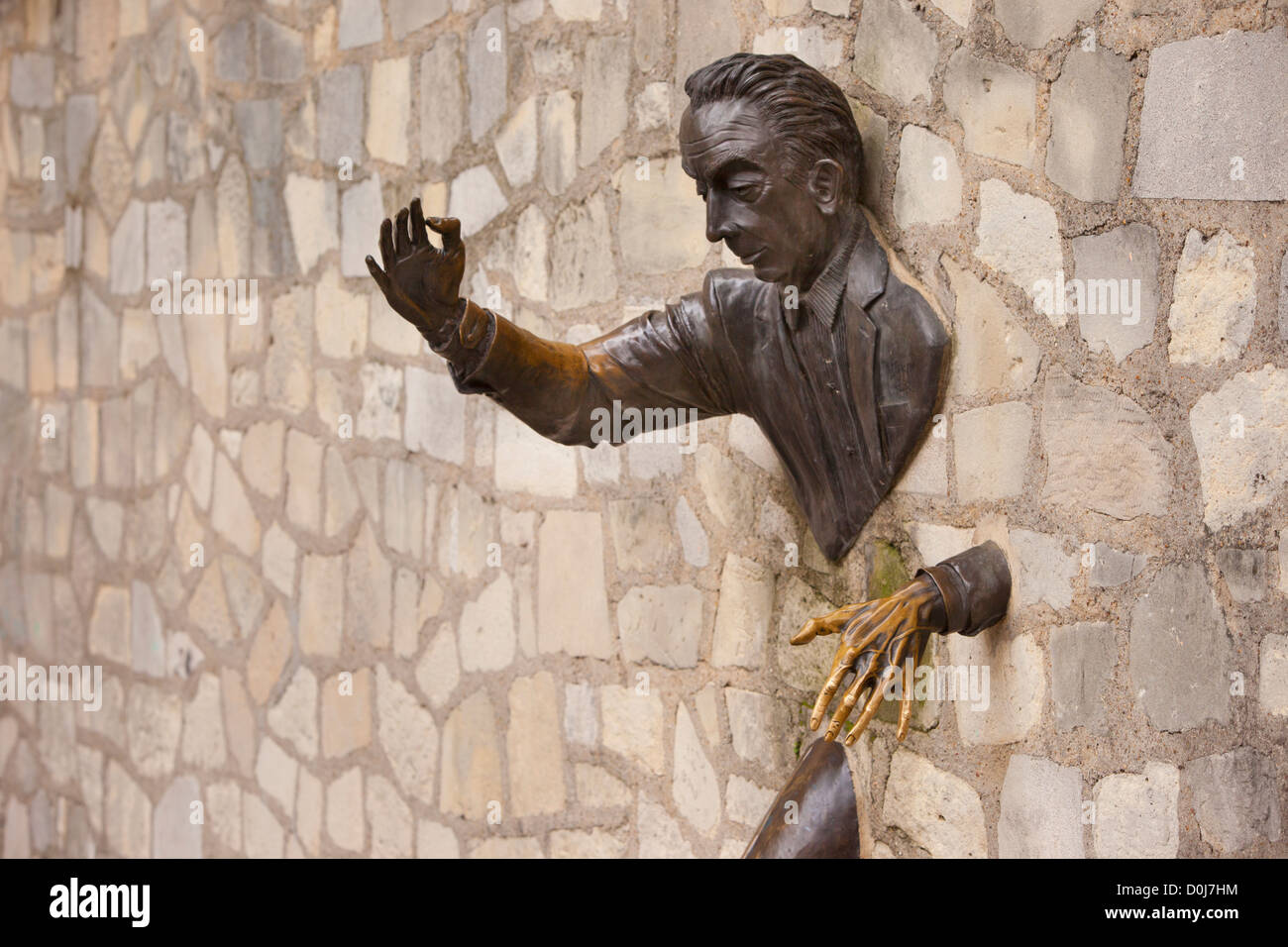 Jean Marais' Statue of Marcel Ayme basierend auf Ayme Geschichte "The Walker durch Wände," Montmartre, Paris Frankreich Stockfoto