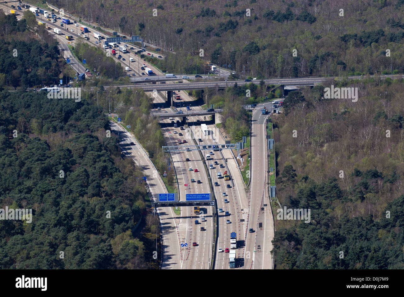 Luftaufnahme des M25 Junction 10 die Autobahn A3 trifft. Stockfoto