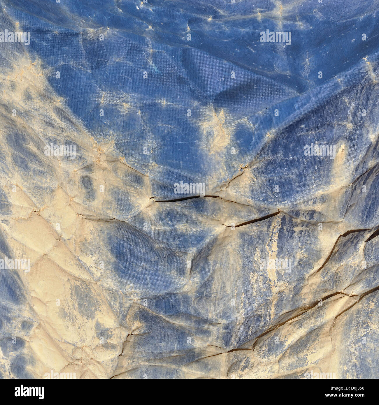 Schmutzige zerknittert Leinwand Bauschutt netting Hintergrundtextur. Stockfoto
