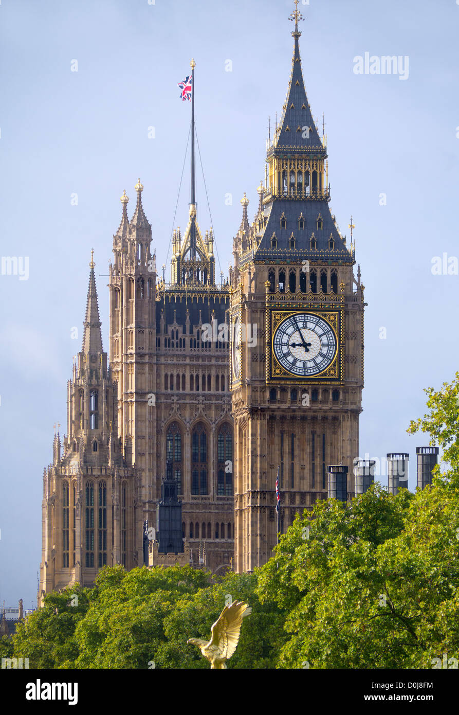 Big Ben und Victoria Tower am Palace of Westminster in London. Stockfoto