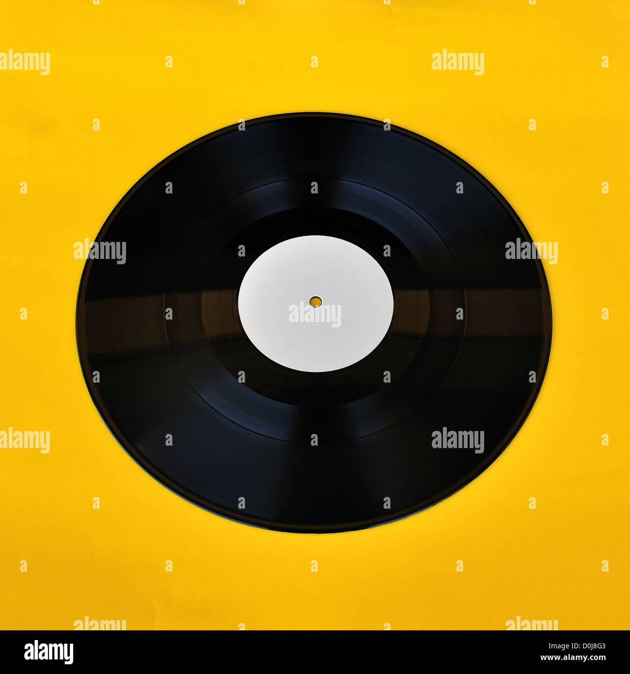 Vinyl Record white-Label-Promo auf gelbem Hintergrund. Musik und Audio. Stockfoto
