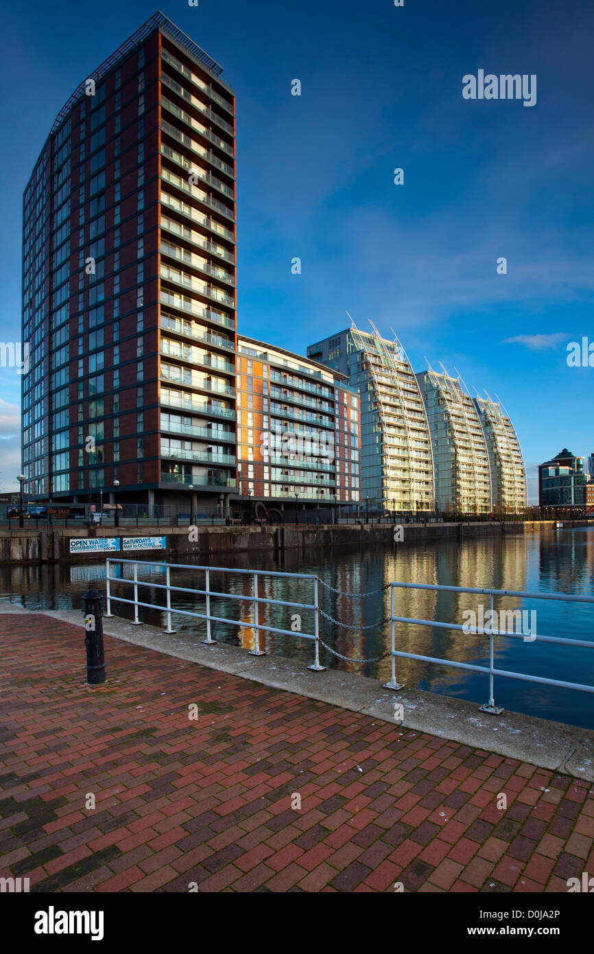 NV-Apartments befinden sich entlang den Manchester Ship Canal in Salford. Stockfoto