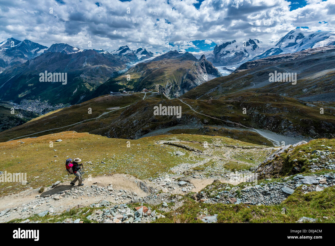 Wanderer in Richtung Zermatt, Schweiz Stockfoto