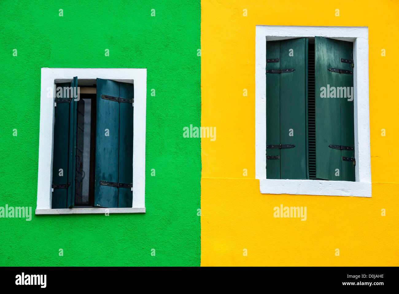 Windows Eines der bunten Häuser in Burano - Venedig - Italien Stockfoto