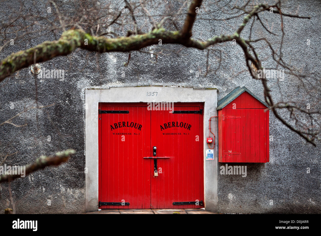 Eingang zum Zolllager Aberlour Whisky Brennerei. Stockfoto