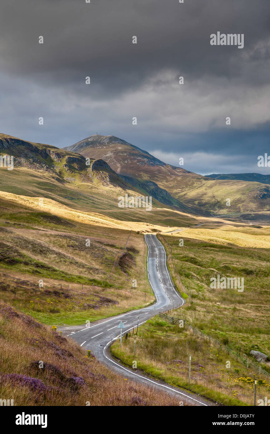 Der Glen Shee Straße nach Cairnwell Pass. Stockfoto