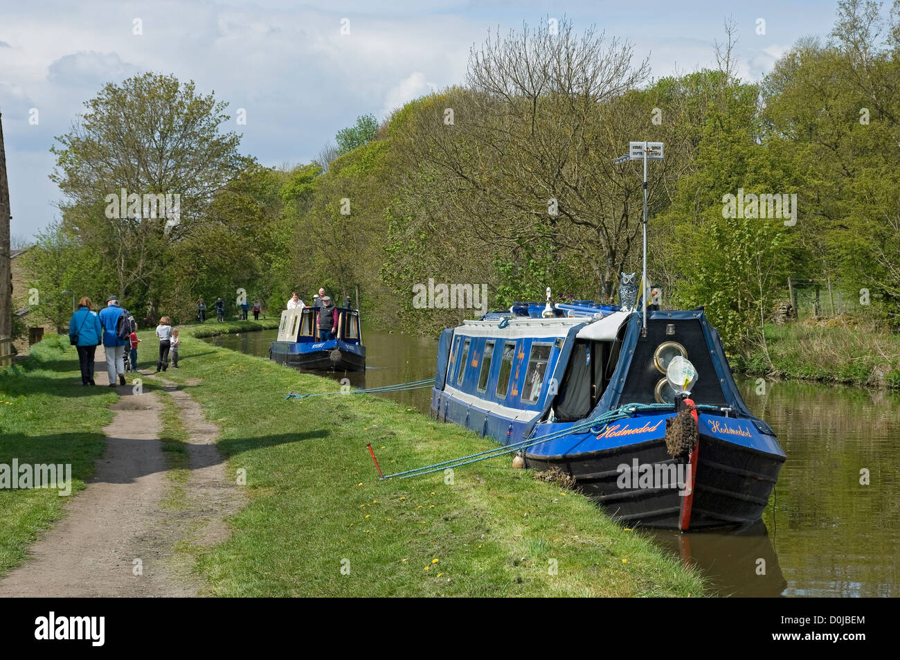 Schmale Boote auf dem Leeds und Liverpool Kanal in der Nähe von Skipton. Stockfoto