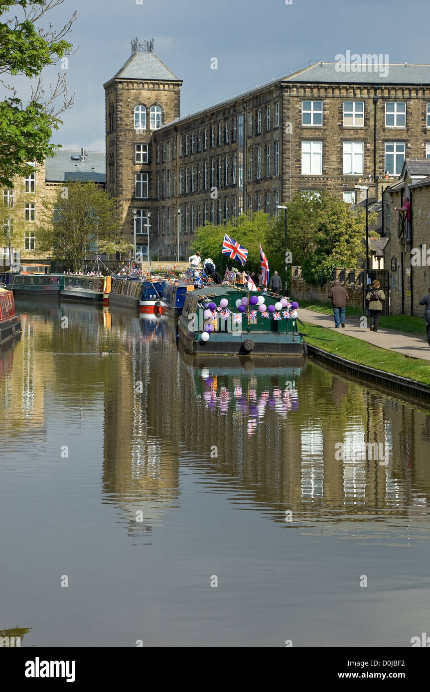 Schmale Boote auf dem Leeds und Liverpool Kanal. Stockfoto