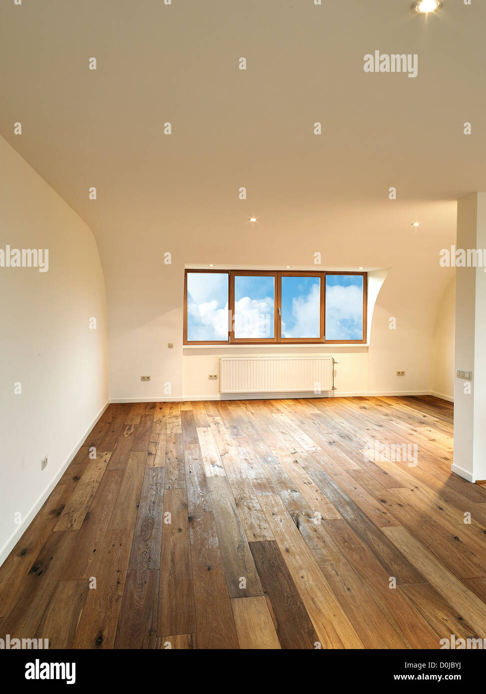modernes Interieur mit Holzboden, gibt es ein Pfad für windows Stockfoto