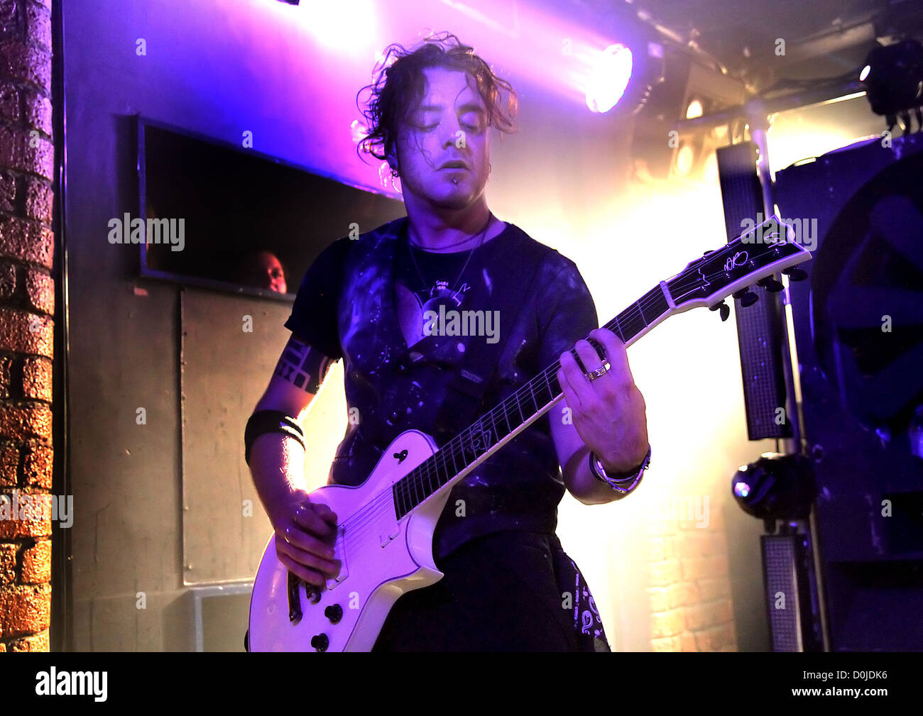 Cristiano Migliore von Lacuna Coil erklingt in Liverpool O2 Academy. Liverpool, England - 27.09.10 Stockfoto