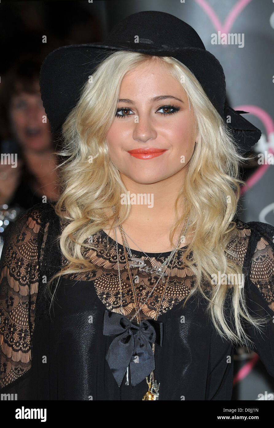 Pixie Lott bei House of Fraser Oxford Street Förderung ihrer neuen Herbst/Winter Angebot für Lipsy Photocall. London, England- Stockfoto