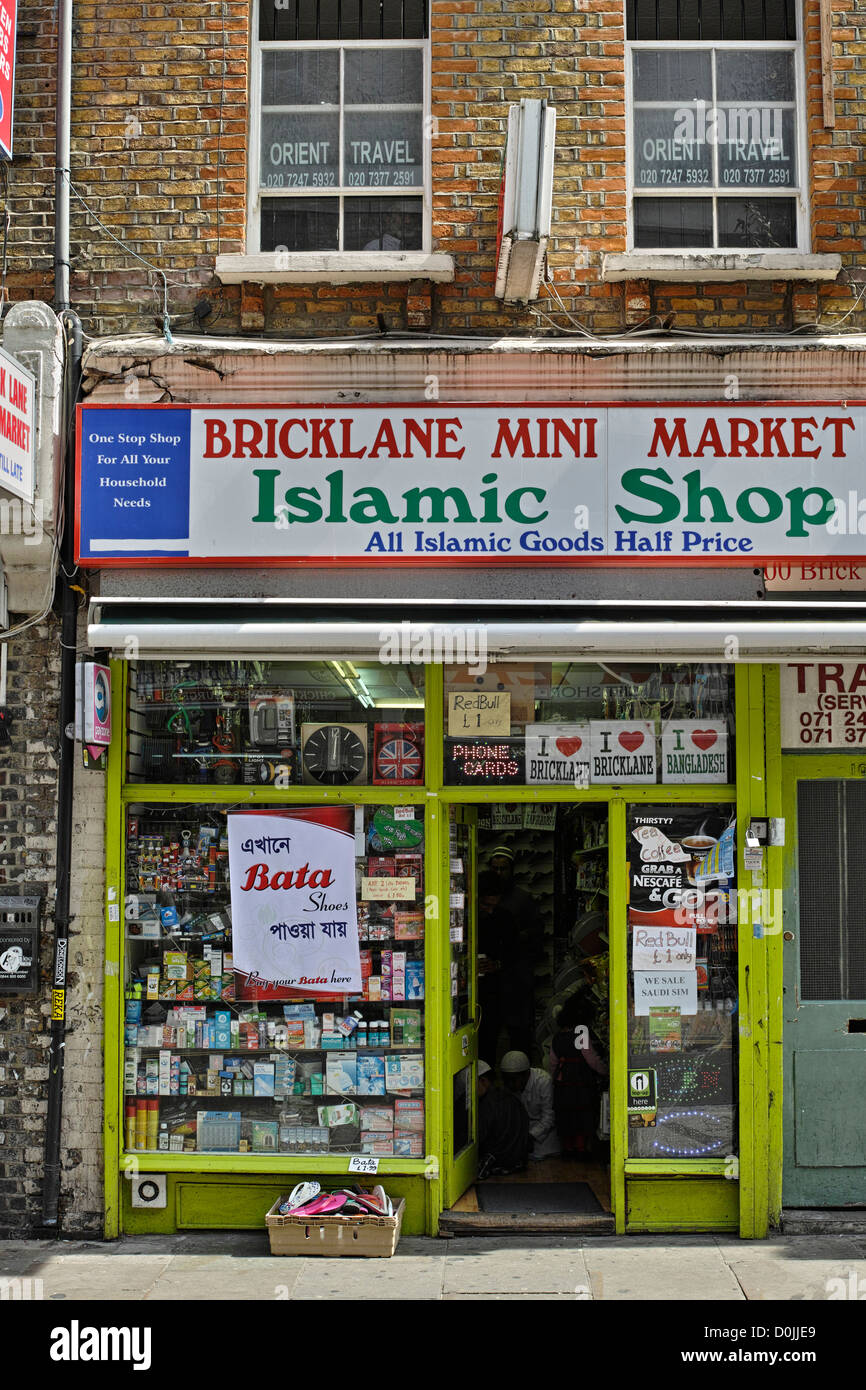 Eine islamische Brick Lane-Mini-Supermarkt. Stockfoto