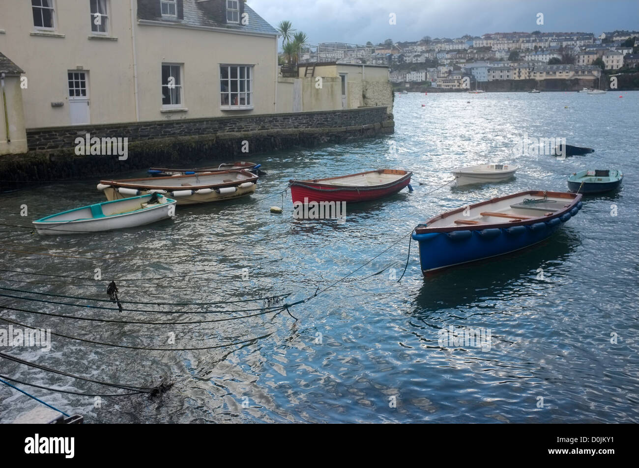 Boote im Herbst in Flushing, Cornwall, UK Stockfoto