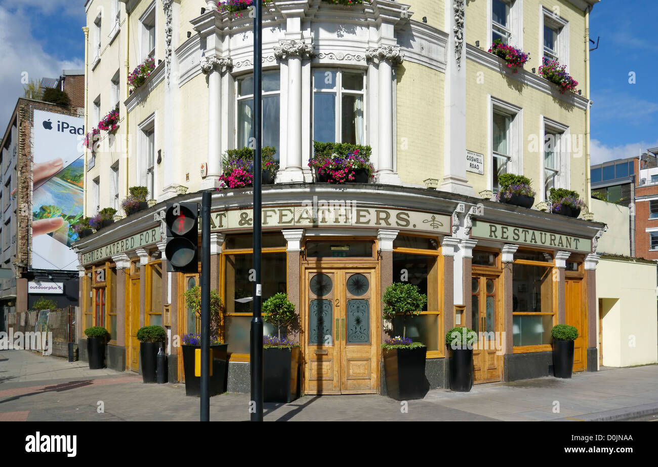 Exterieur des Hut und Federn Pub an der Ecke der Goswell Road und Clerkenwell Road. Stockfoto