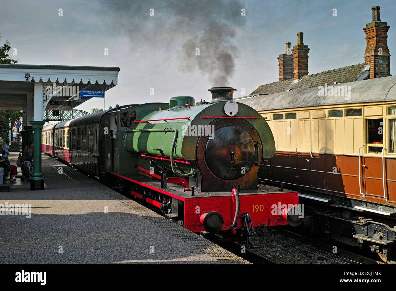 Ein Dampfzug auf der Colne Valley und Halstead-Bahn. Stockfoto
