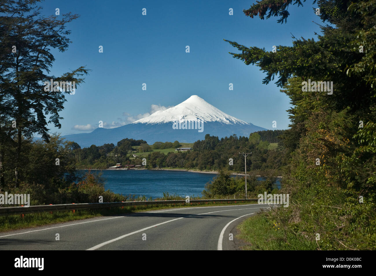 Vulkan Osorno und See Llanquihue, in der Nähe von Puerto Varas, Chile Stockfoto