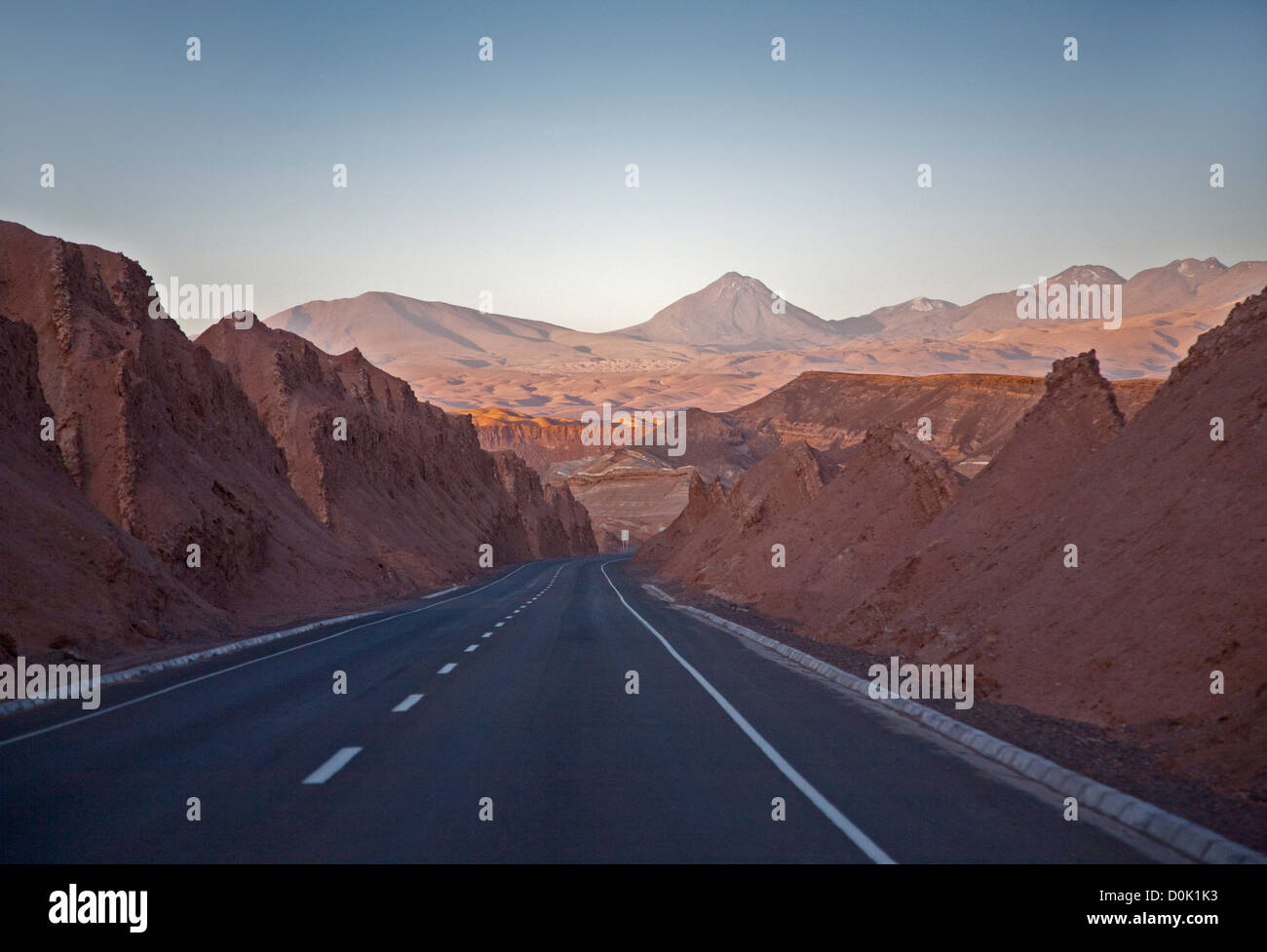 Straße nach San Pedro durch das Tal der Dinosaurier/Death Valley, Atacamawüste, Chile Stockfoto
