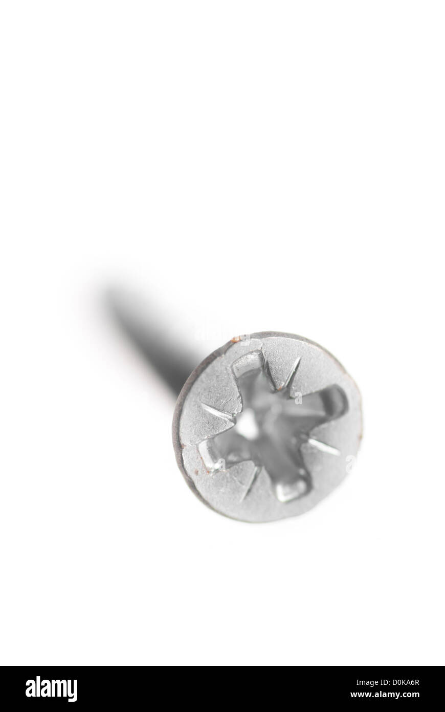 Eine neue Metall-Schraube auf weißem Hintergrund. Stockfoto