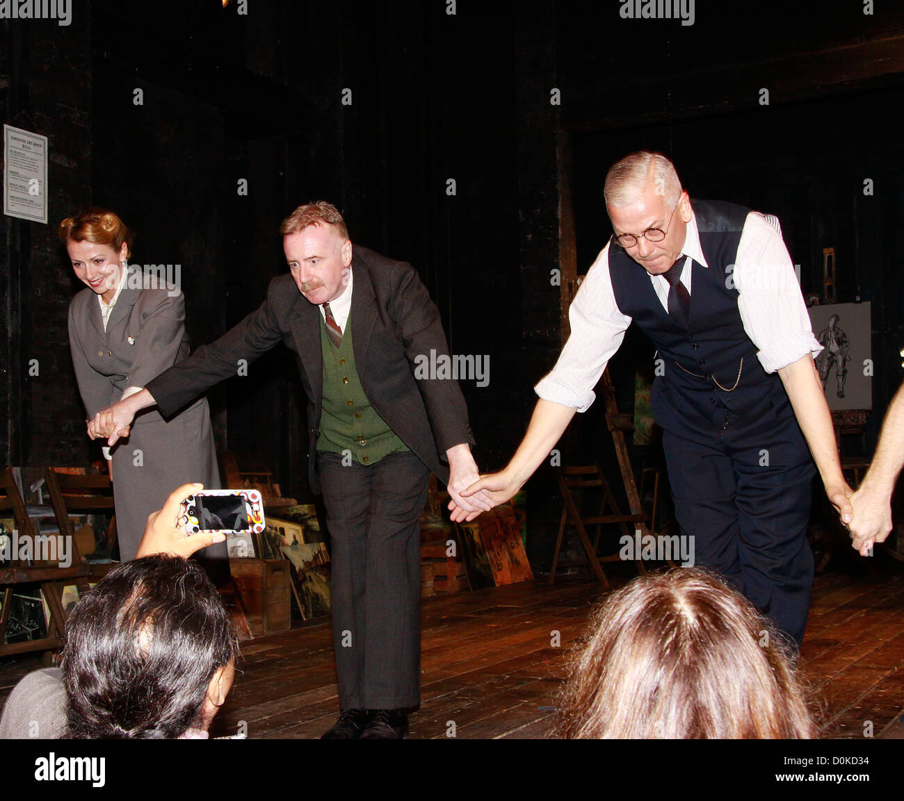 Lisa McGrillis, David Whitaker und Deka Walmsley Eröffnungsabend der Broadway-Produktion von "The Broken Maler" in der Stockfoto