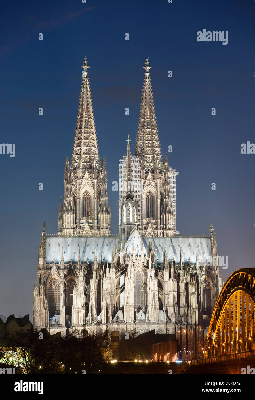 Abend-Blick auf den Kölner Dom in Deutschland Stockfoto