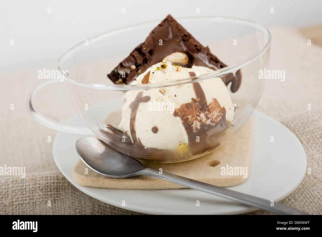 Brownies und eis Stockfotos und -bilder Kaufen - Alamy Brownies und eis Stockfotos und -bilder Kaufen - Alamy